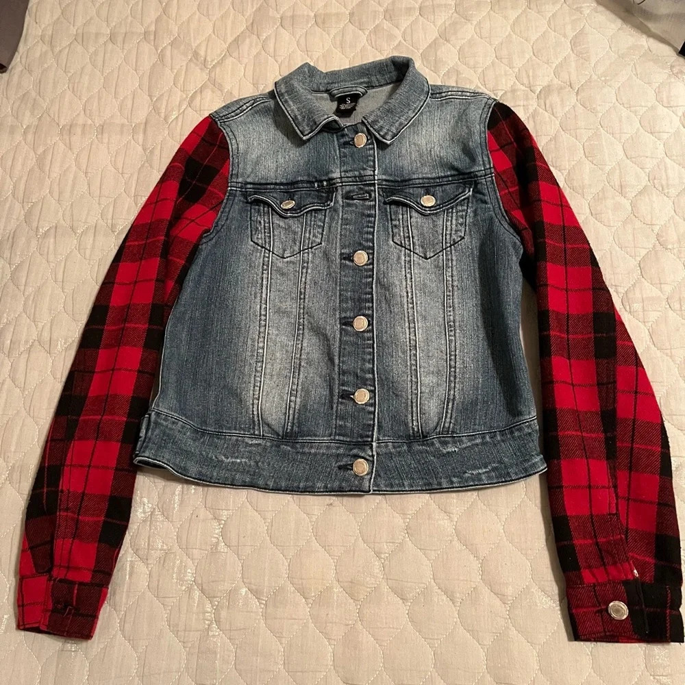 BLUE JEAN JACKET~RED PLAID ARMS~NWOT~SIZE S